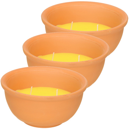 3x Citronella candles in a terracotta pot